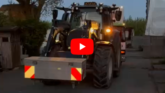 Schweiger-Hof Bulldog schleppt ab